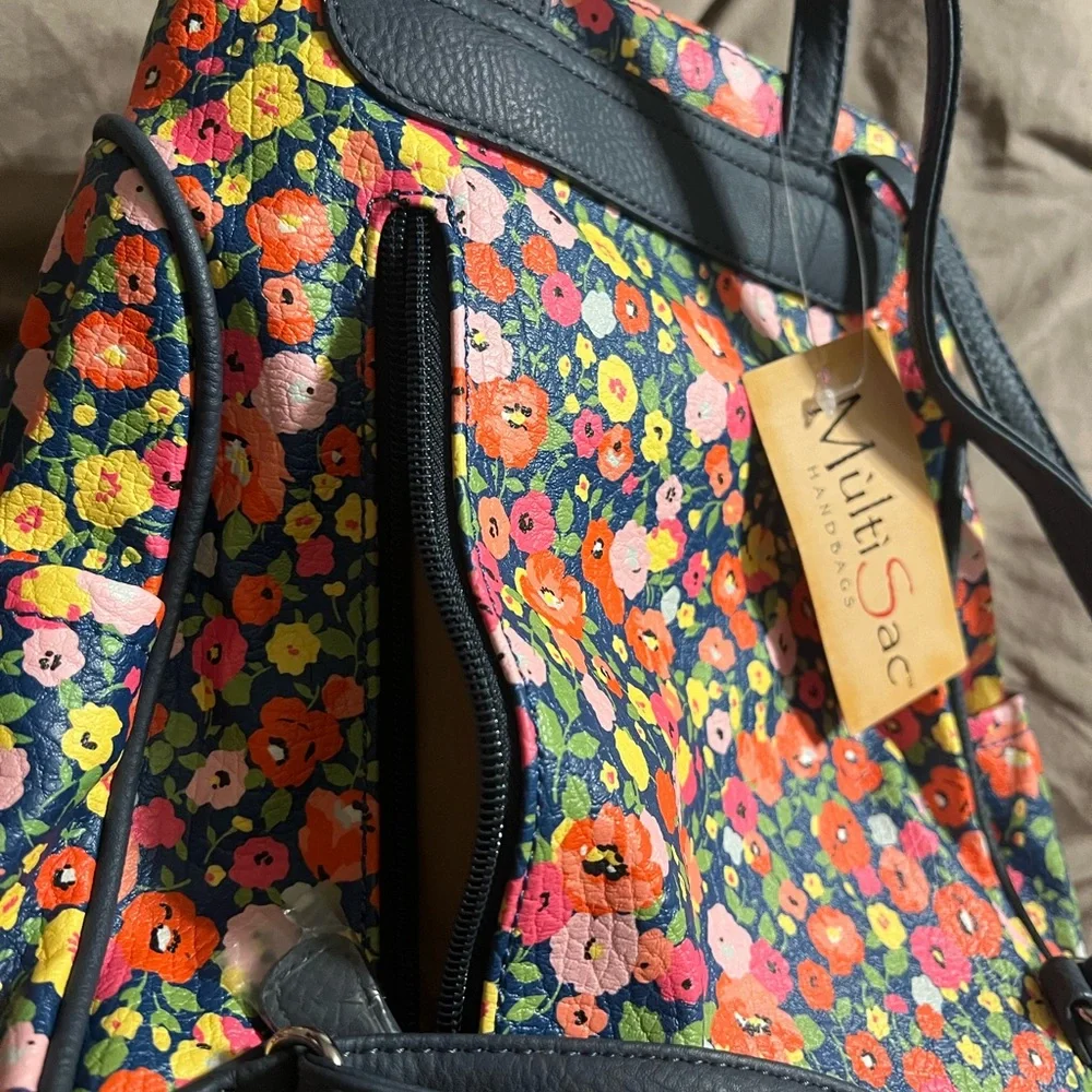 Flowered backpack - Picture 3 of 6